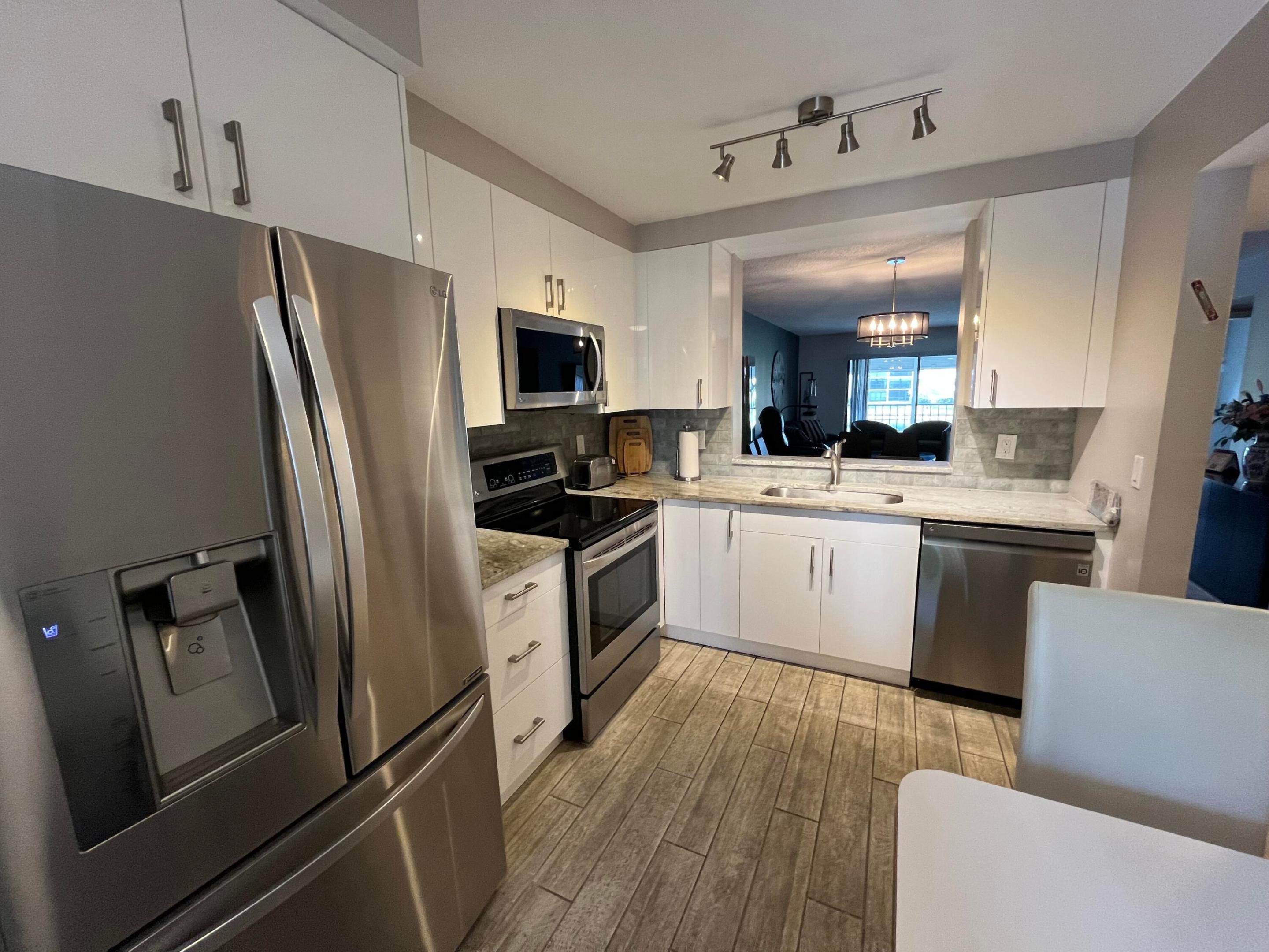 HUNTINGTON LAKES SEC FOUR CONDOS - Residential