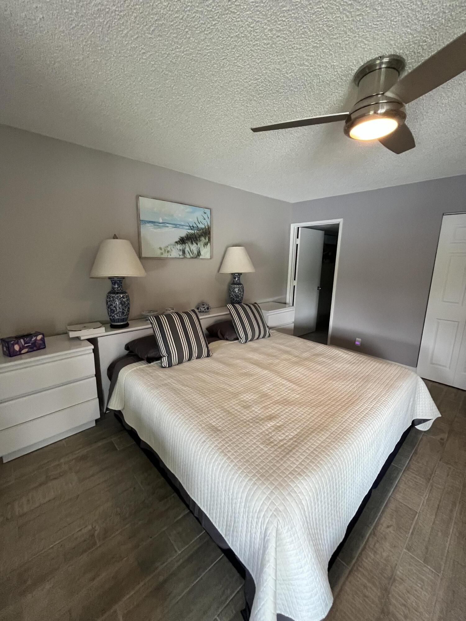 HUNTINGTON LAKES SEC FOUR CONDOS - Residential