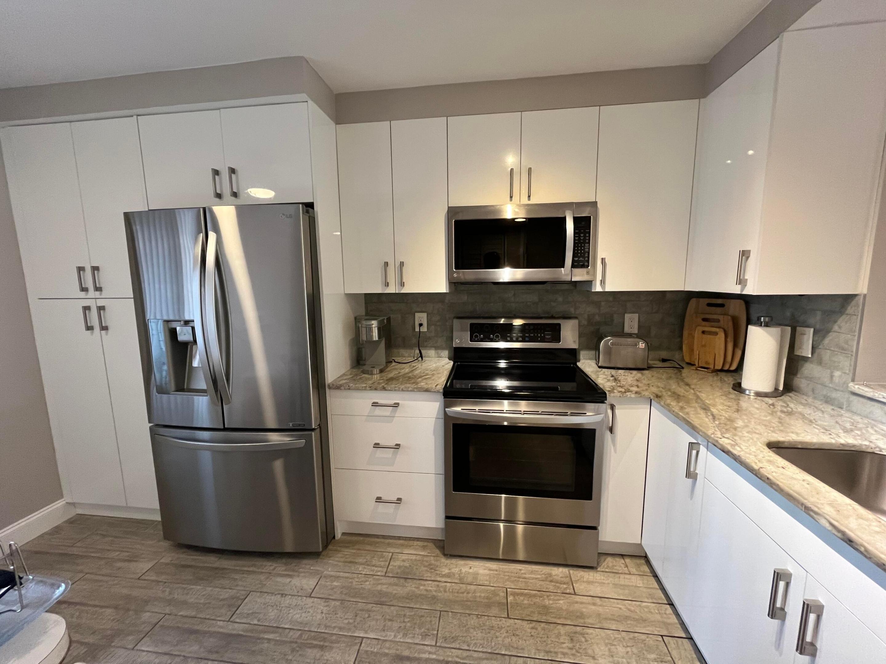 HUNTINGTON LAKES SEC FOUR CONDOS - Residential