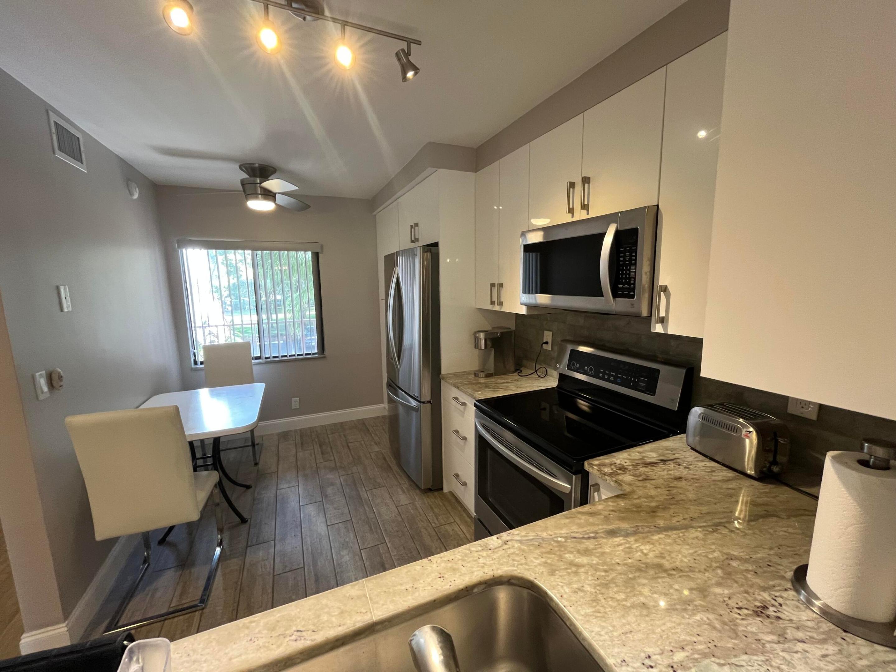 HUNTINGTON LAKES SEC FOUR CONDOS - Residential