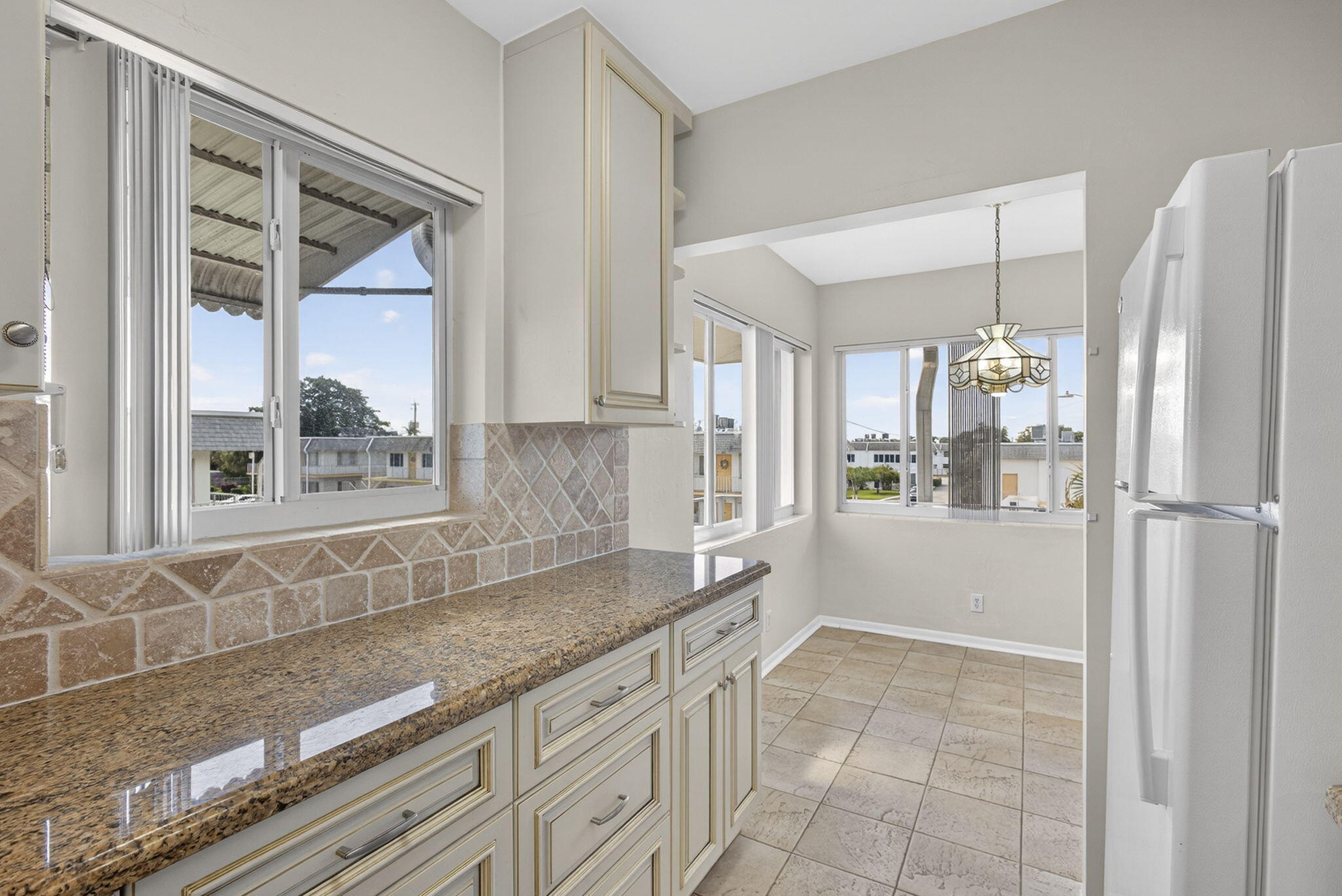 MURRY HILLS APT BLDG CONDO - Residential