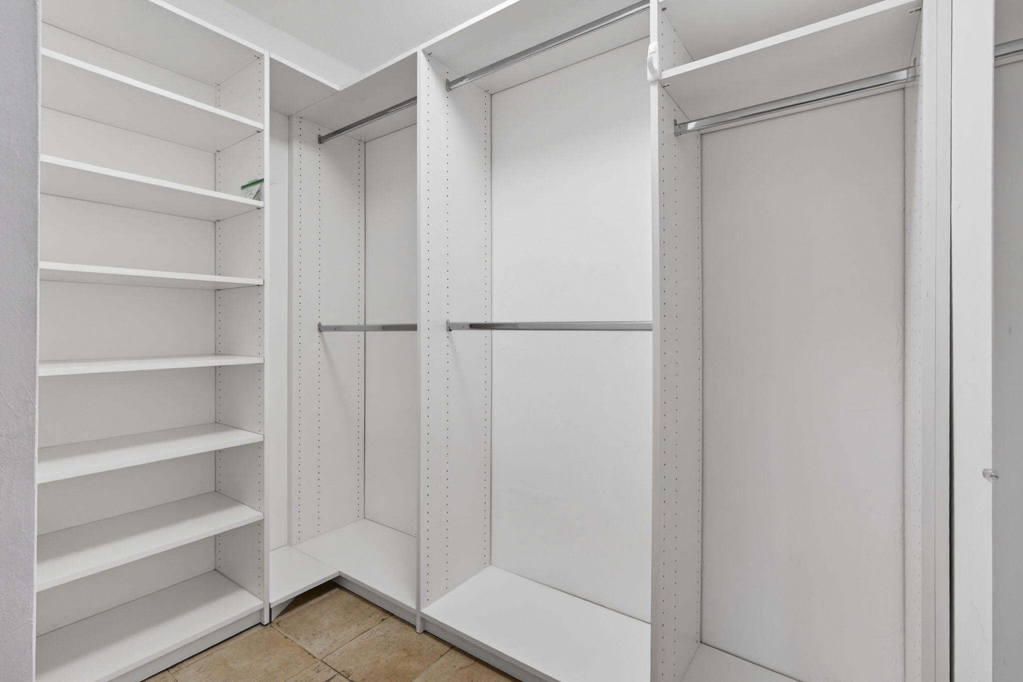 MURRY HILLS APT BLDG CONDO - Residential