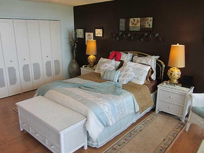 PLAZA SOUTH - Residential