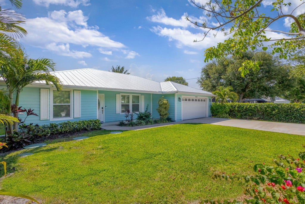 Photo of 10600 SE Gomez Avenue, Hobe Sound, FL 33455 (MLS # B26066965)
