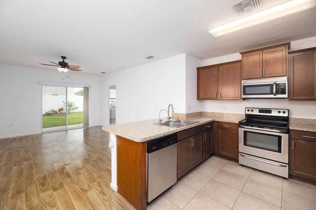 TRADITION PLAT NO 29 - Residential Lease