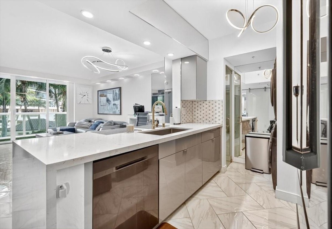 347 N New River Drive 807