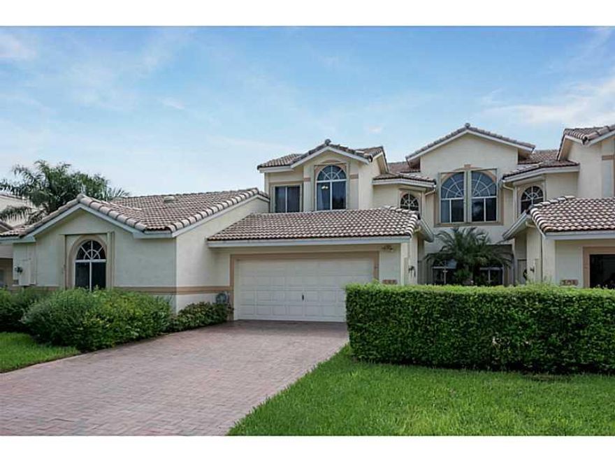 Bring your swimsuit and all your friends! Fabulous townhouse with private pool on golf course in gated community. Spacious, light filled living area with beautiful flooring and soaring 19' ceilings opens to a huge screened patio with a custom pool/spa and  covered seating area.  The eat in kitchen features granite counters/stainless appliances.  Master suite on 1st floor w/walk in closet, 2 bedrooms/2 baths upstairs plus flexible loft space.  Pet friendly, low fees. Newer AC/pool equip./hurricane shutters.