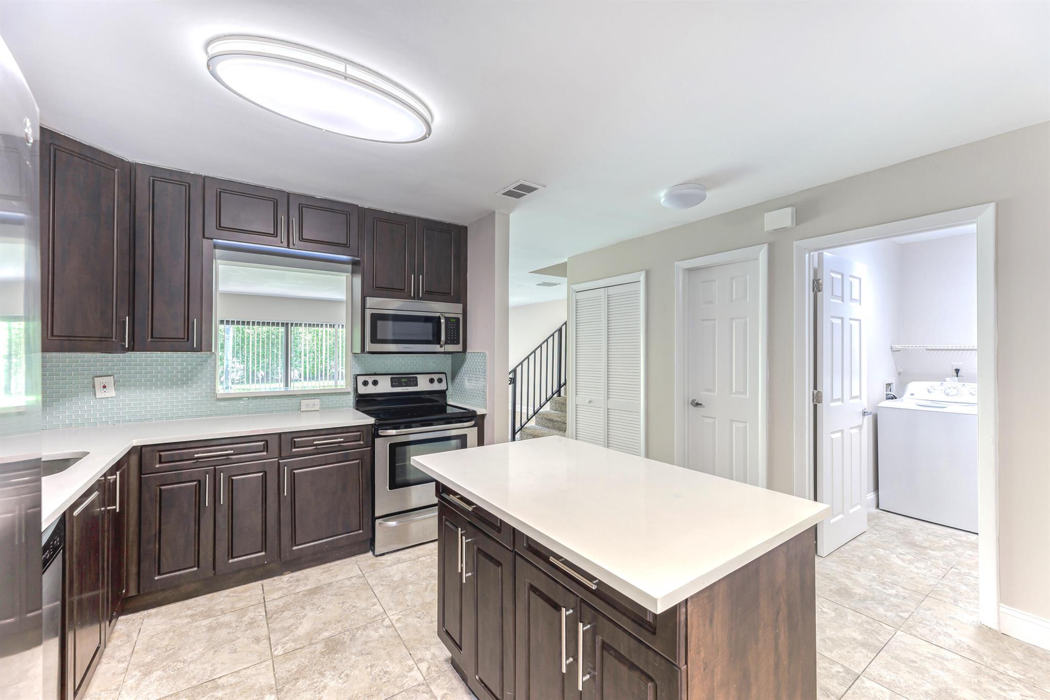 DELRAY MNR - Residential Lease