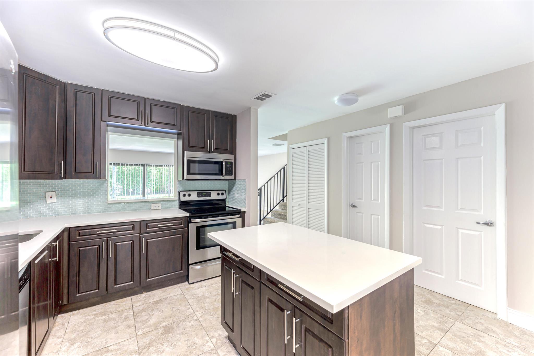 DELRAY MNR - Residential Lease