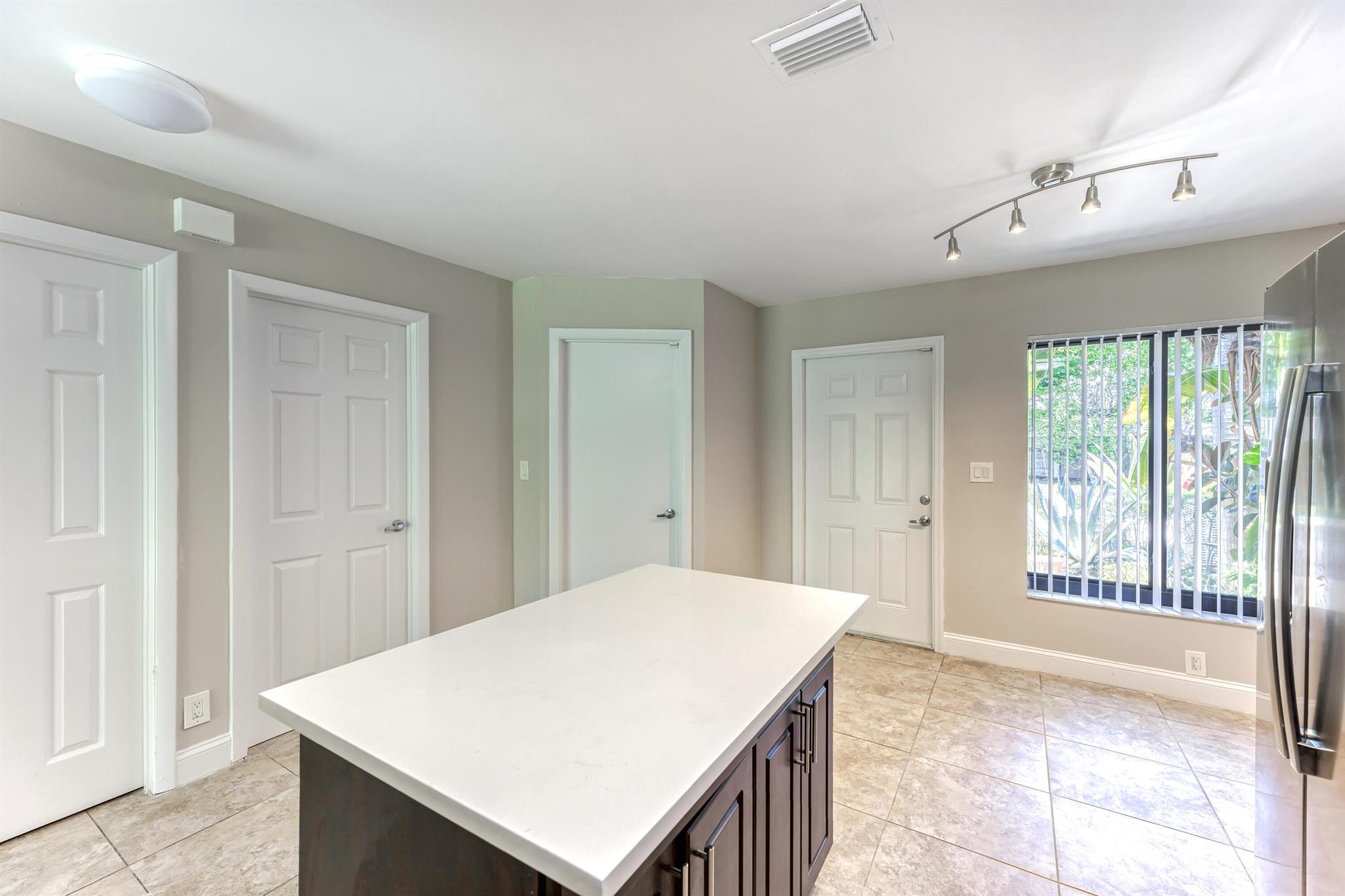 DELRAY MNR - Residential Lease