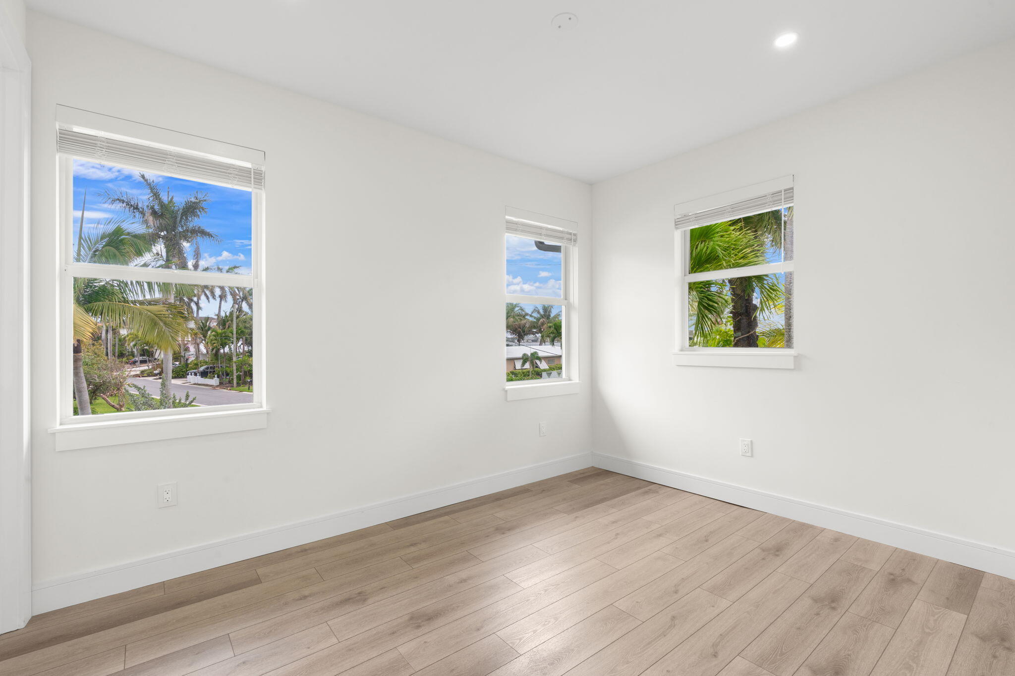 LAKESIDE GARDENS - Residential