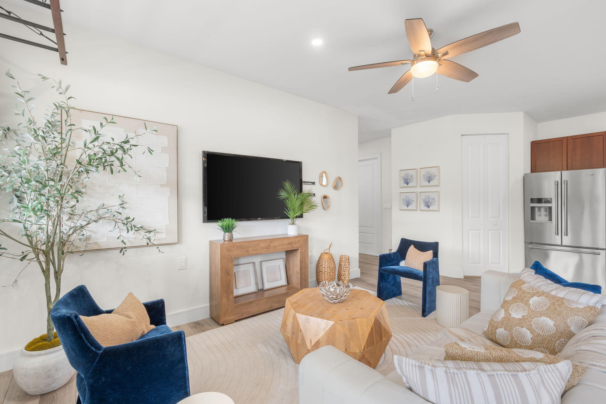 LAKESIDE GARDENS - Residential