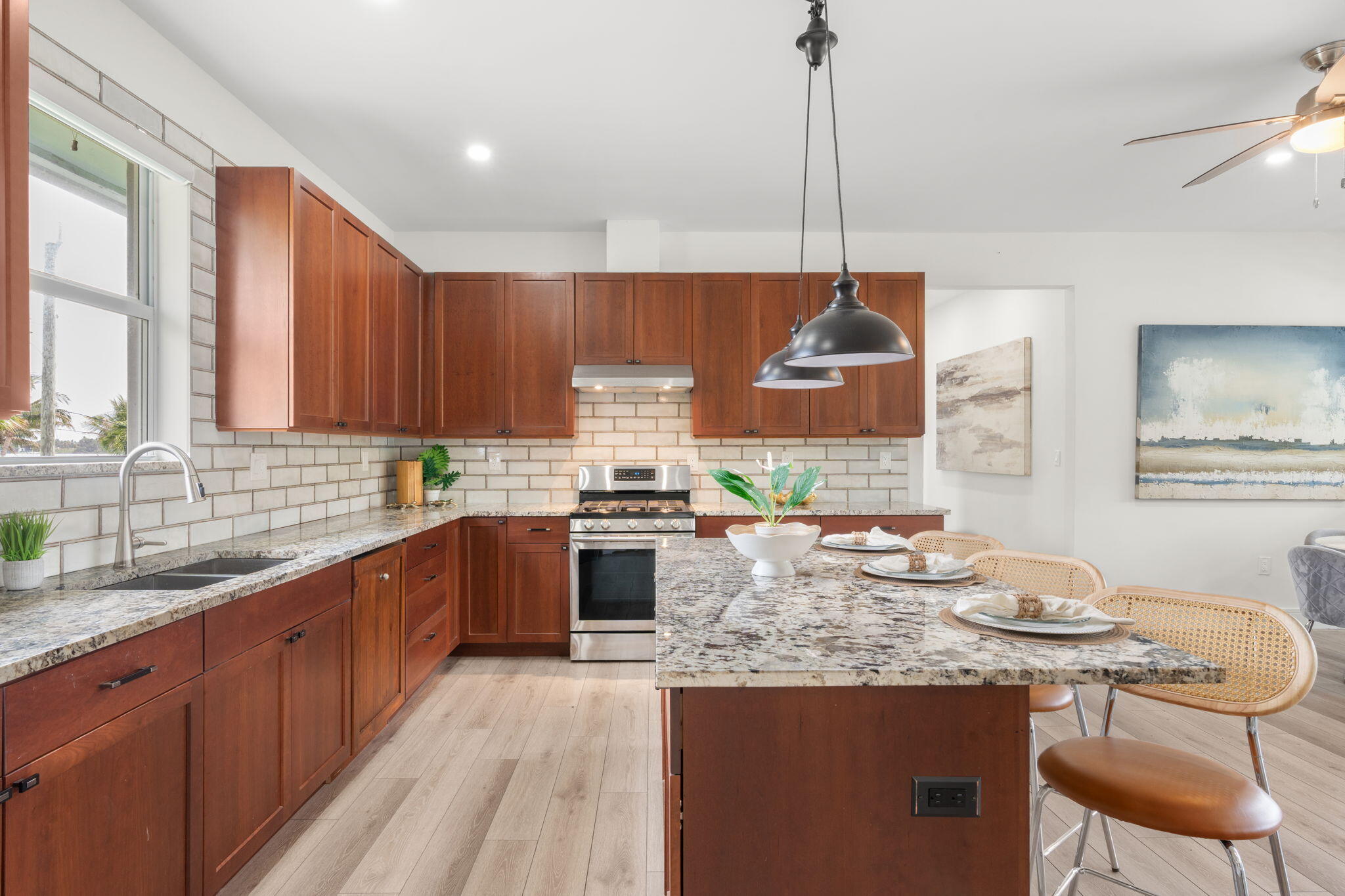 LAKESIDE GARDENS - Residential