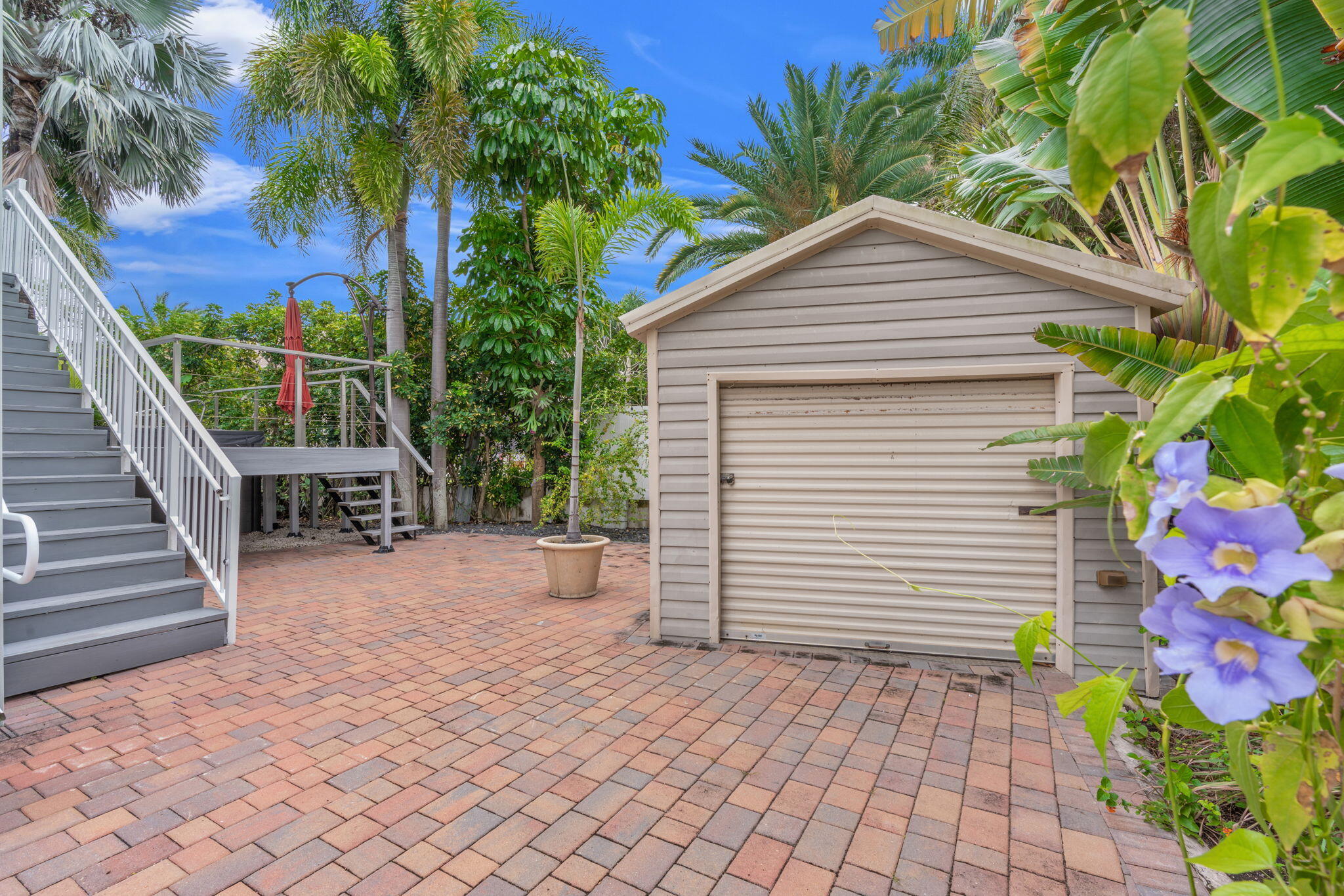 LAKESIDE GARDENS - Residential