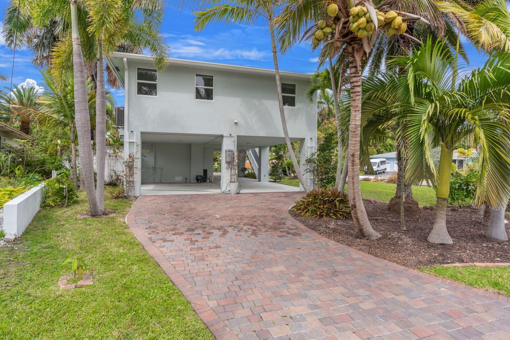 Photo of 2510 N Lake Dr Drive N, Boynton Beach, FL 33435 (MLS # B26005727)