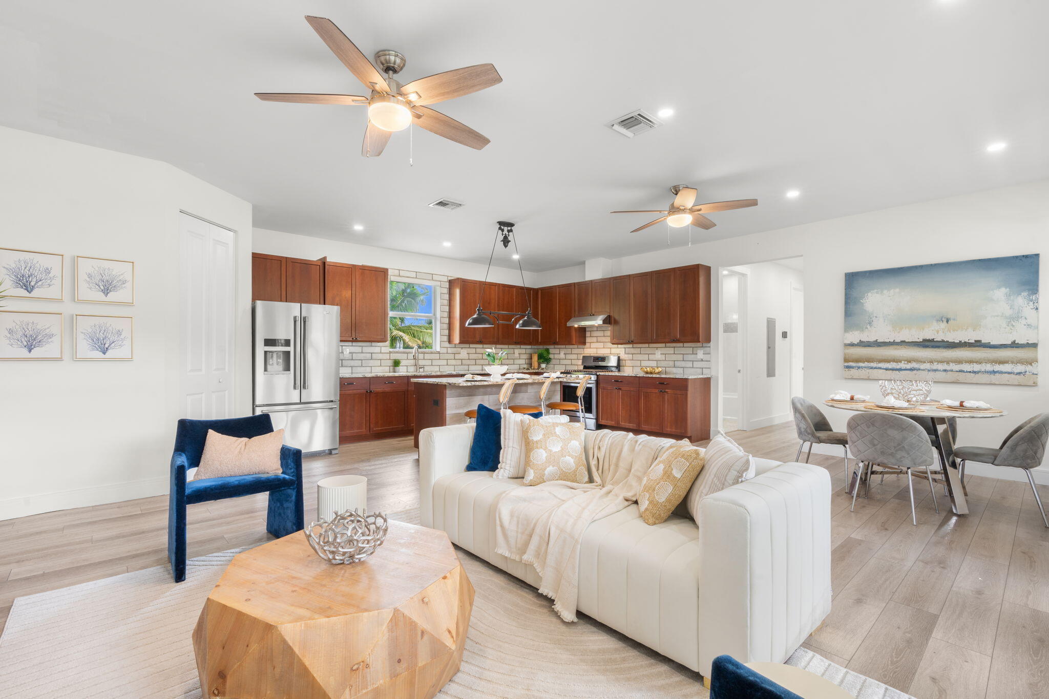 LAKESIDE GARDENS - Residential