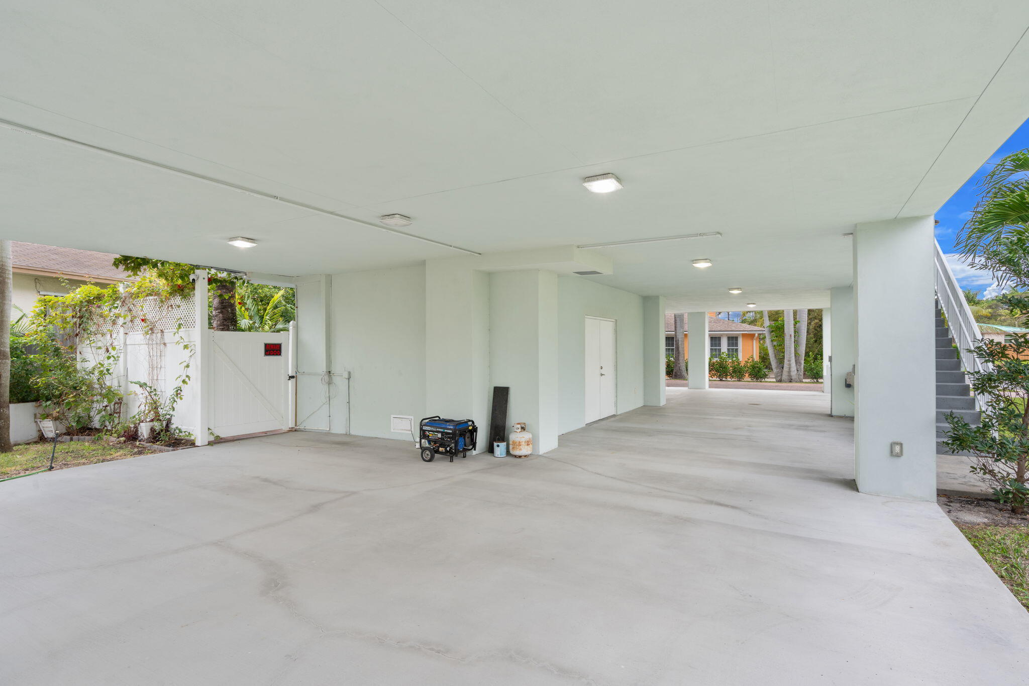 LAKESIDE GARDENS - Residential