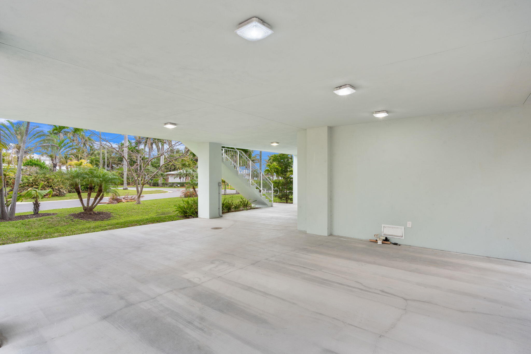 LAKESIDE GARDENS - Residential