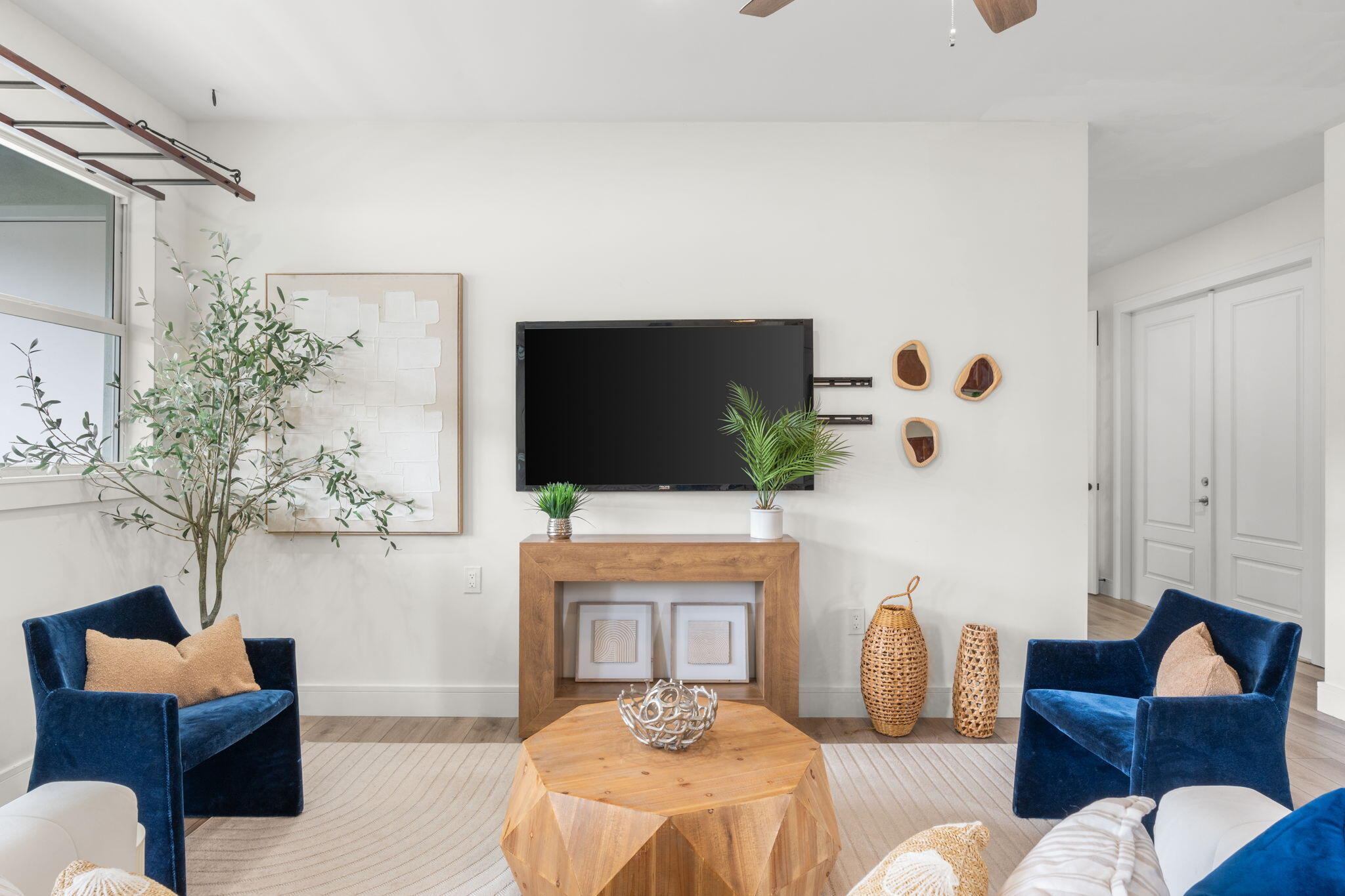 LAKESIDE GARDENS - Residential