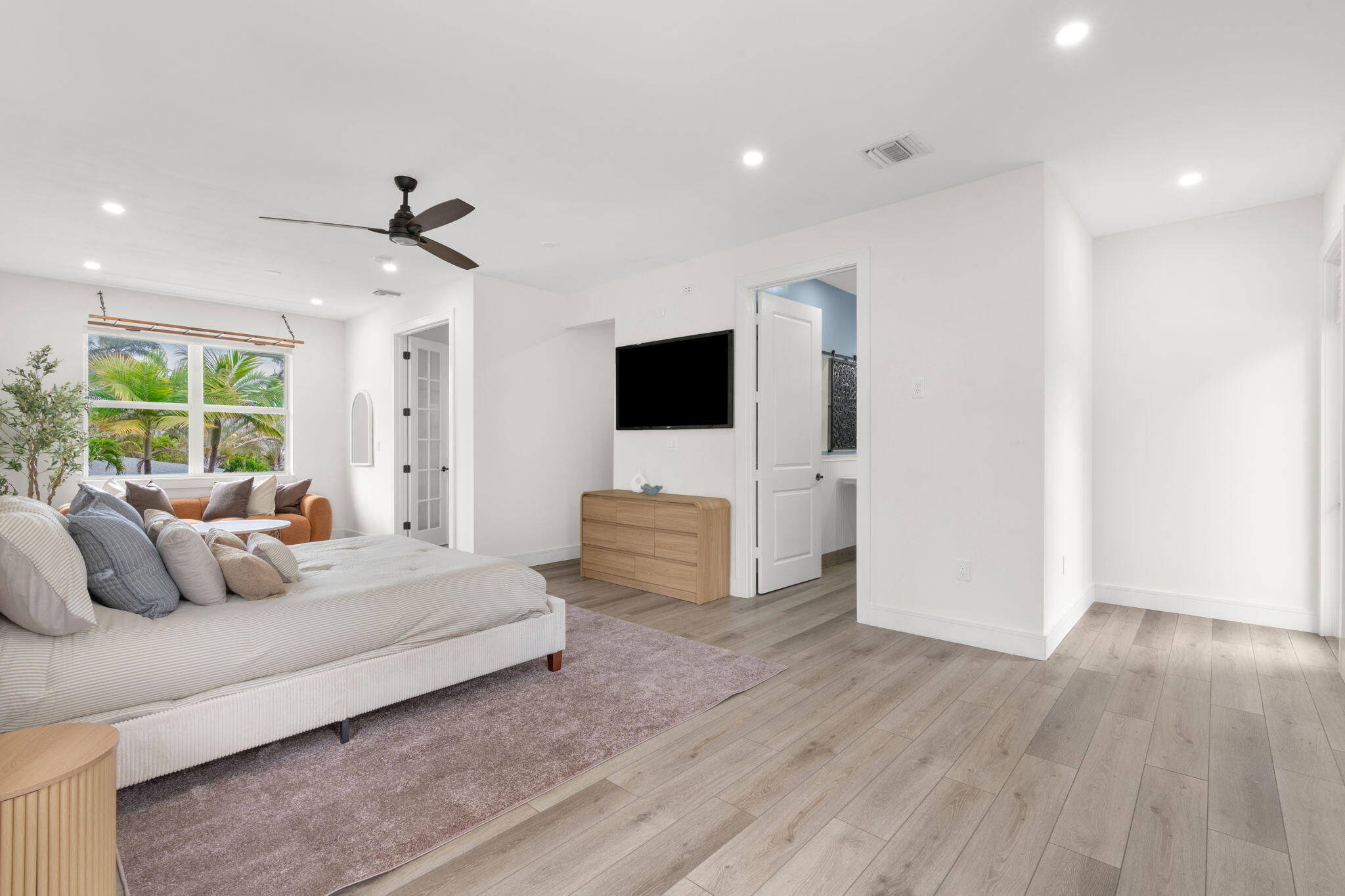 LAKESIDE GARDENS - Residential