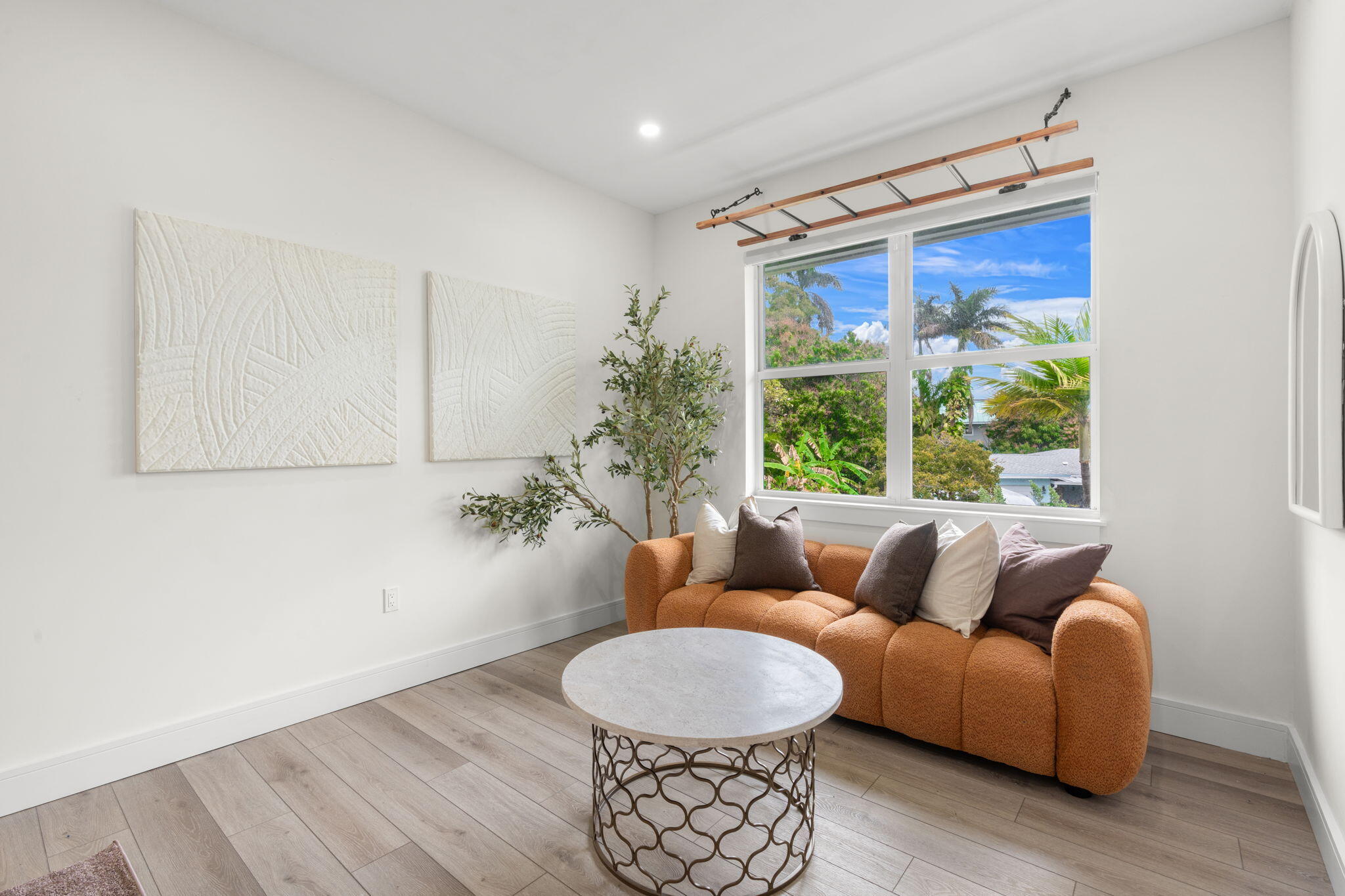 LAKESIDE GARDENS - Residential