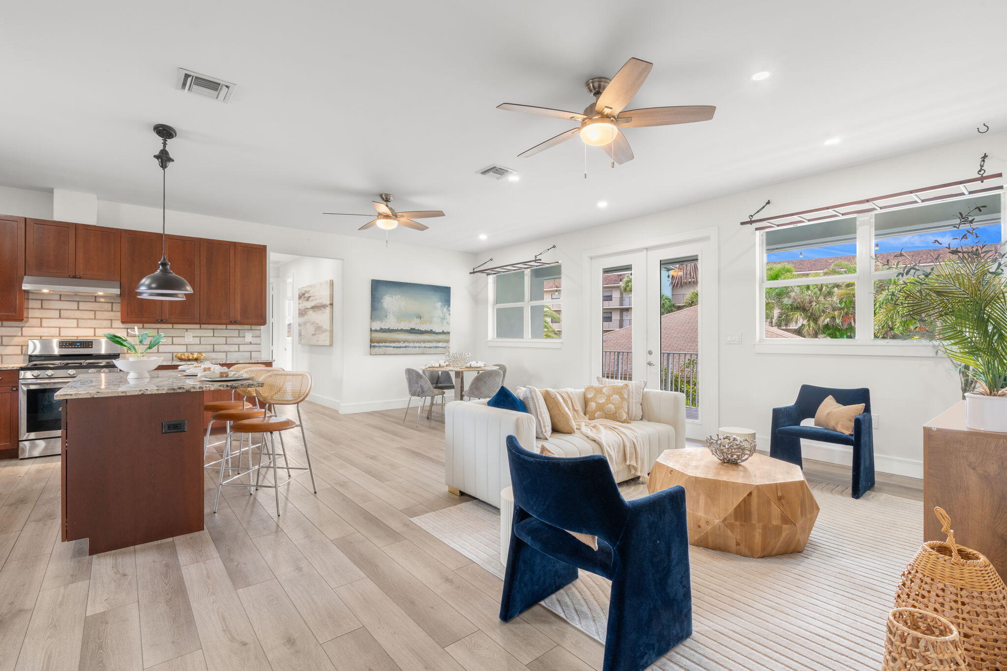 LAKESIDE GARDENS - Residential