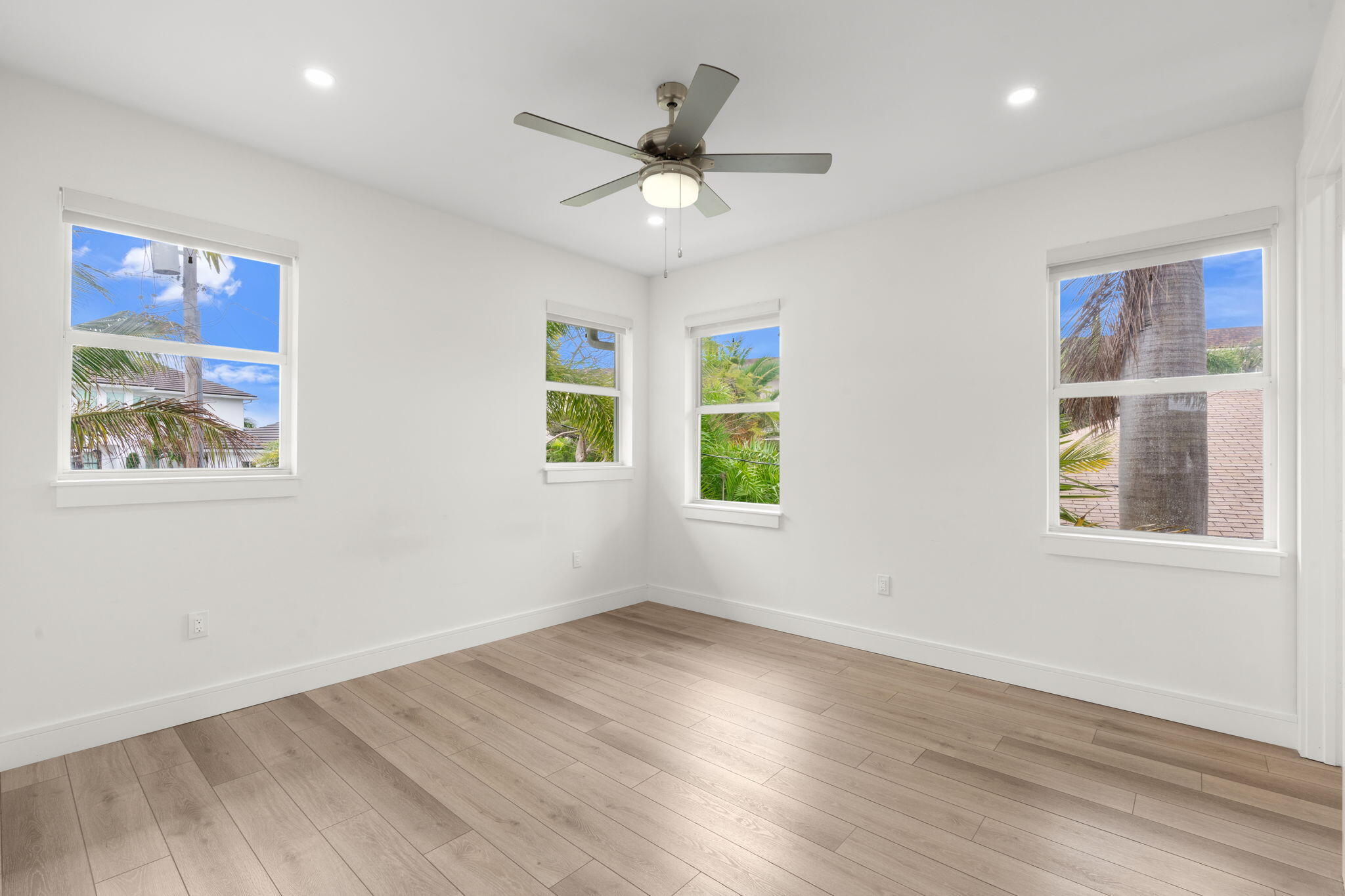 LAKESIDE GARDENS - Residential