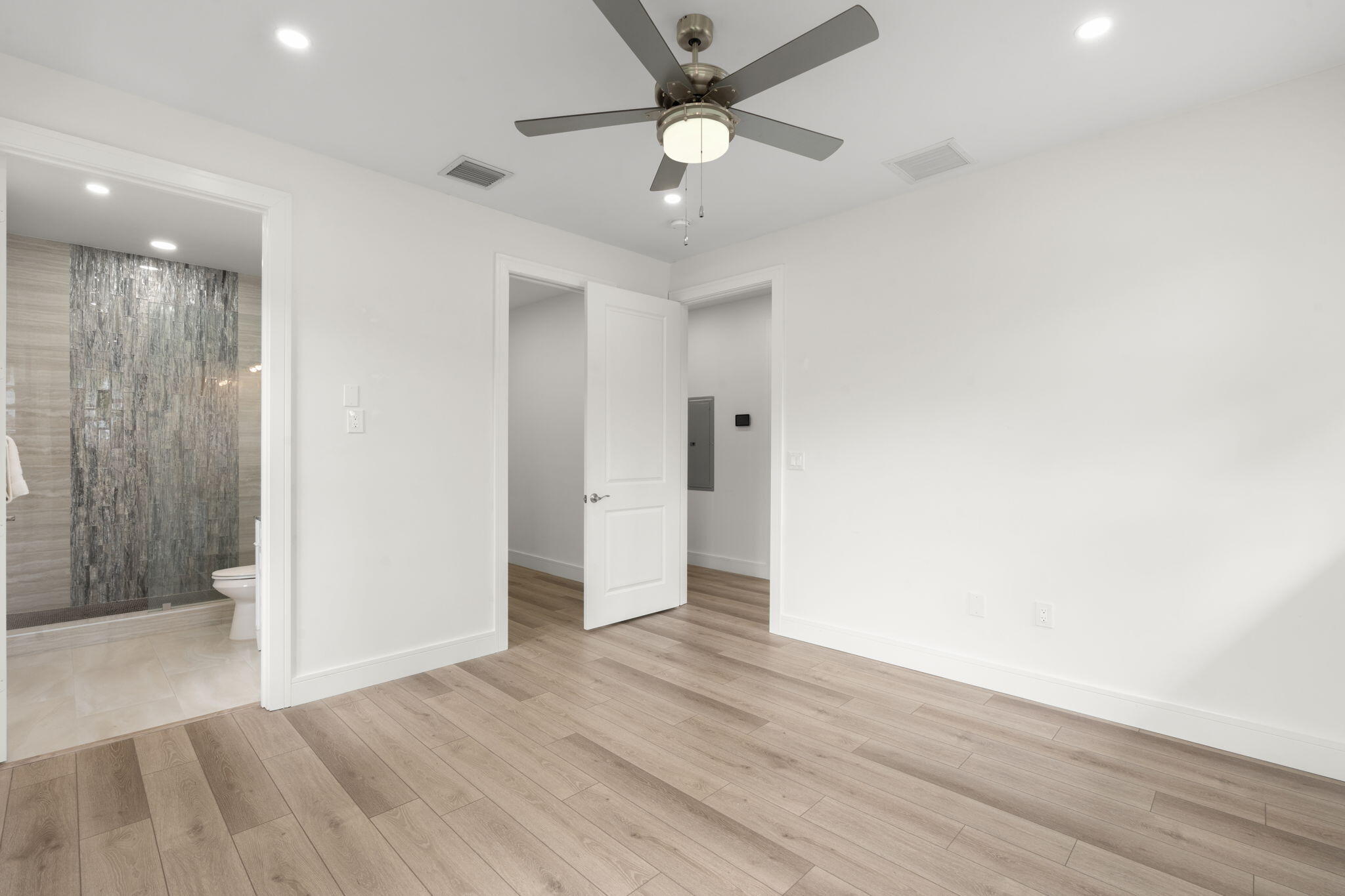 LAKESIDE GARDENS - Residential