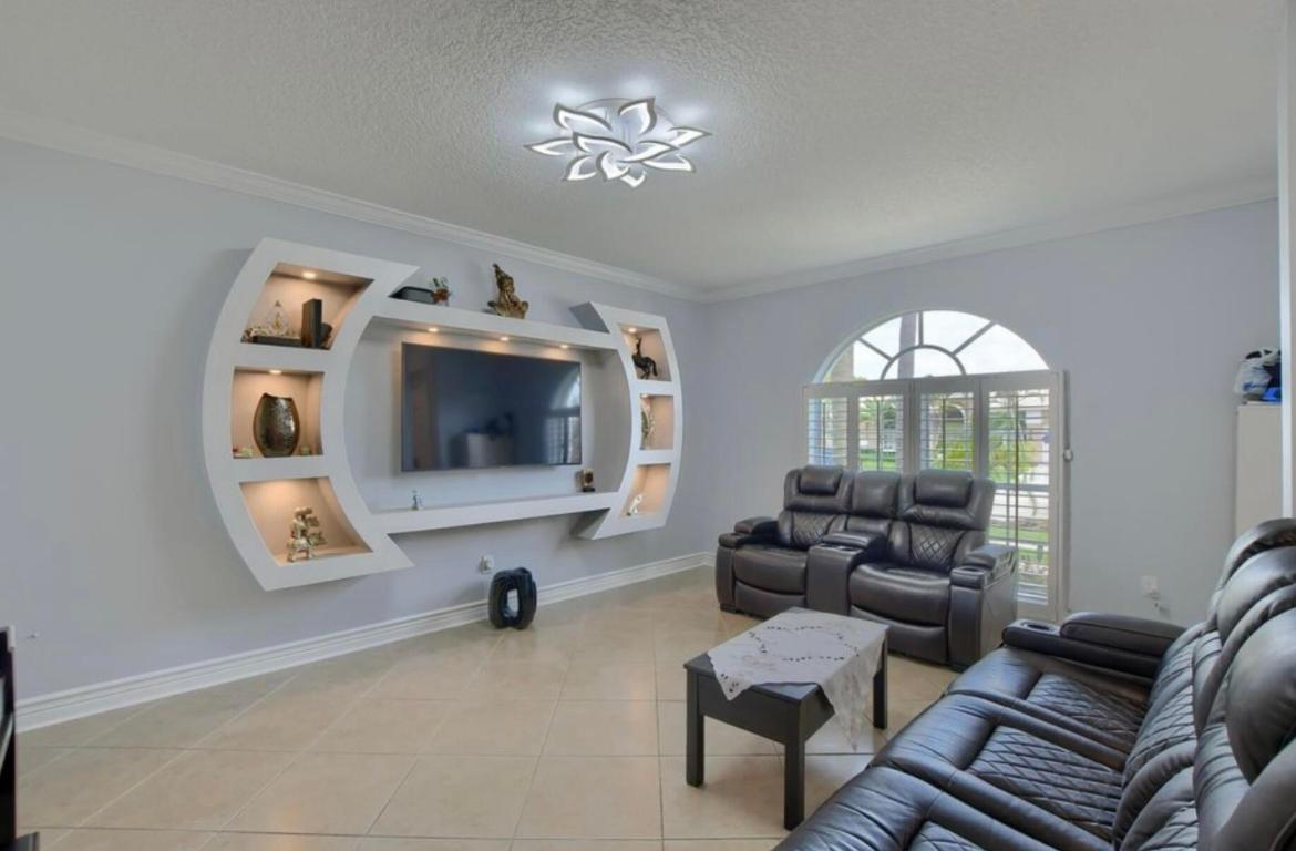 9460 Lake Serena Drive