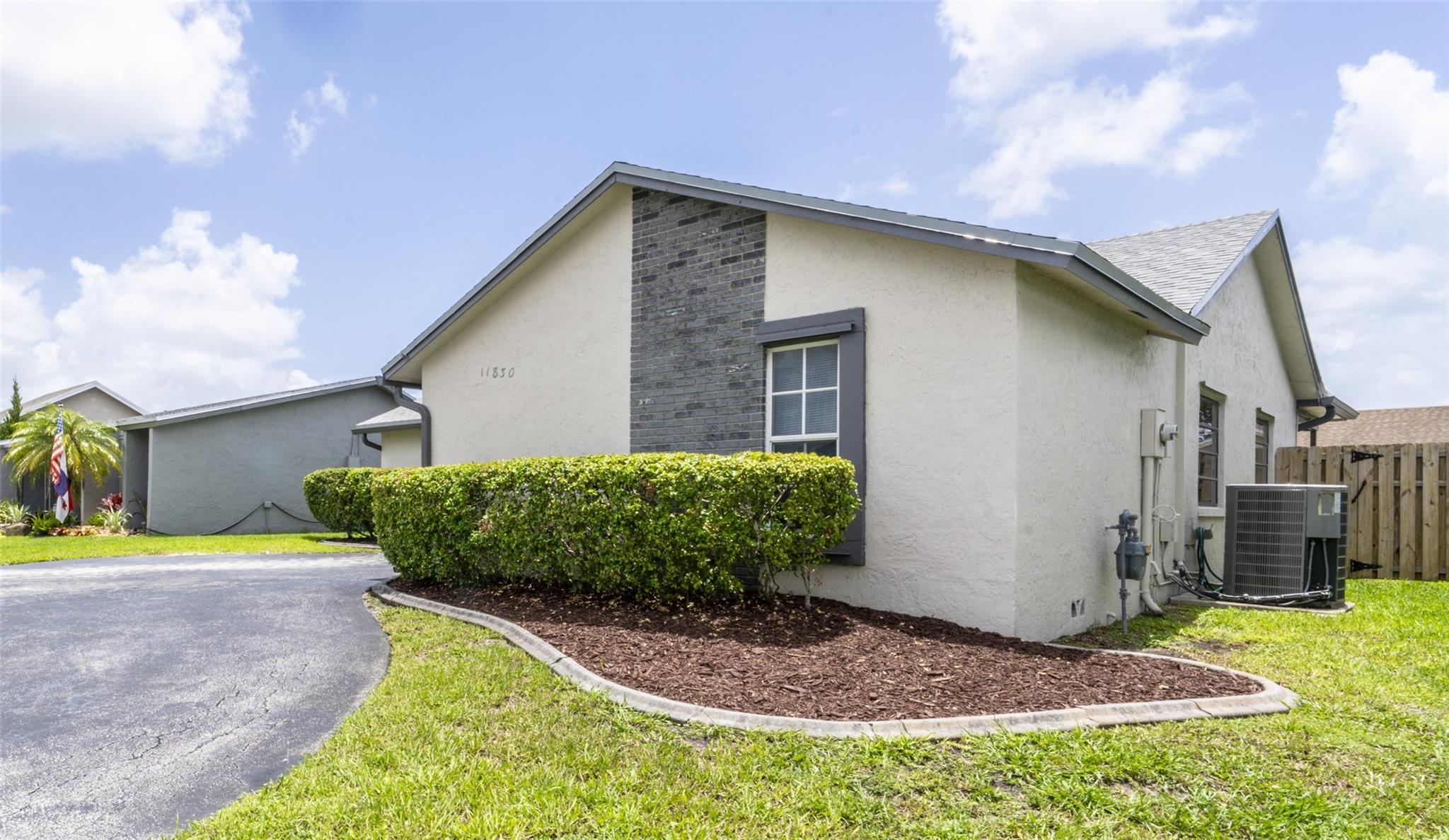 11830 NW 39th Pl