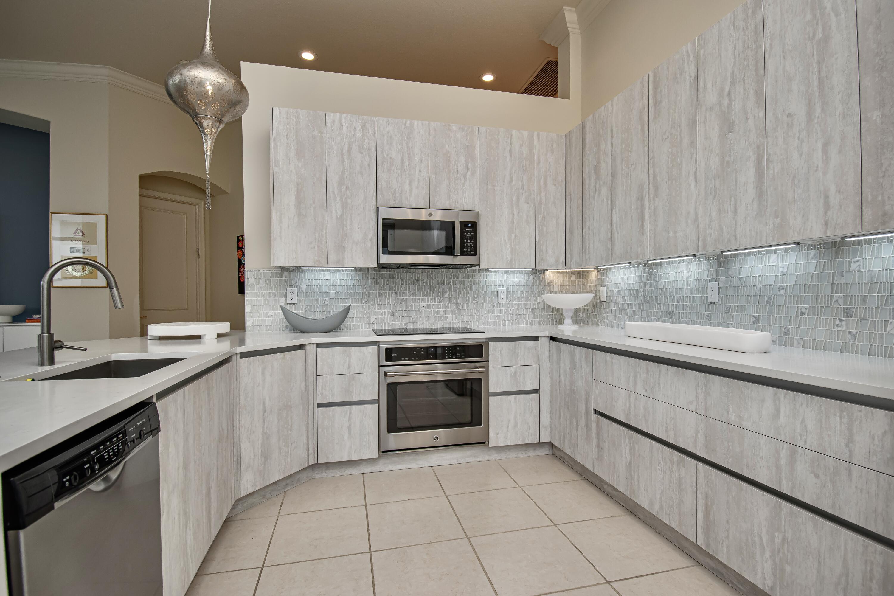 ADDISON RESERVE PAR 15 - Residential Lease