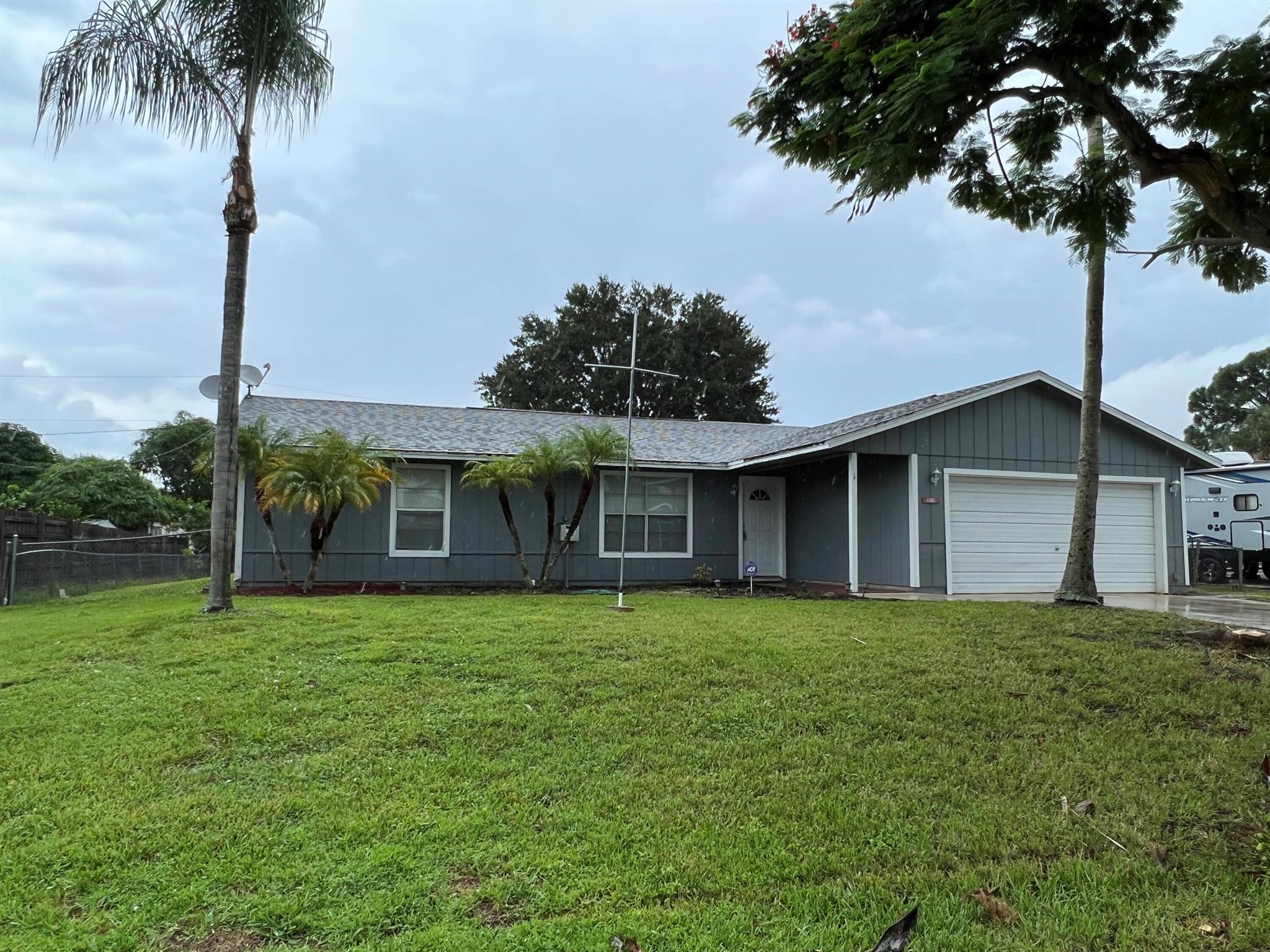 3/2/2 Pool home with tile throughout. Fenced yard. Pool and lawn care included. Perfect for commuters, close to Crosstown Parkway and 95. Close to shopping and beaches.