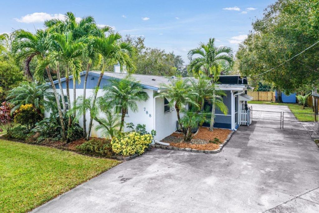 Photo of 788 SW 28th Street, Palm City, FL 34990 (MLS # R10941491)