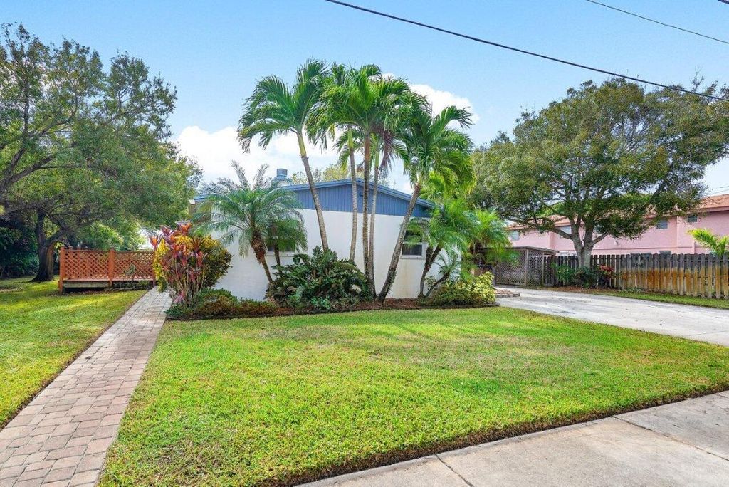 Photo of 788 SW 28th Street, Palm City, FL 34990 (MLS # R10941491)