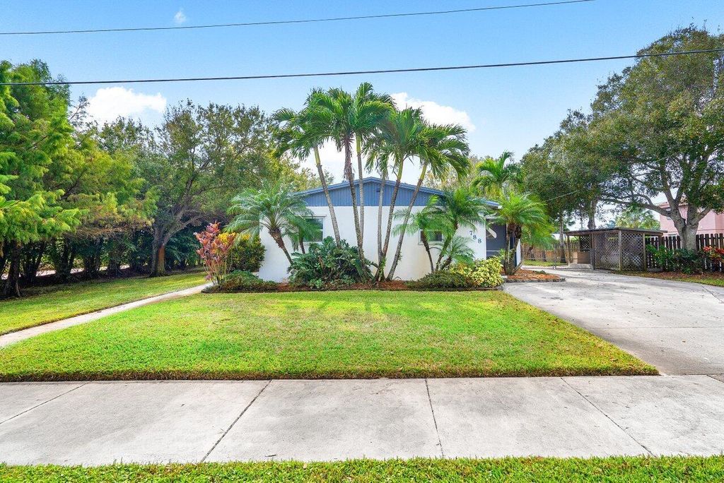 Photo of 788 SW 28th Street, Palm City, FL 34990 (MLS # R10941491)