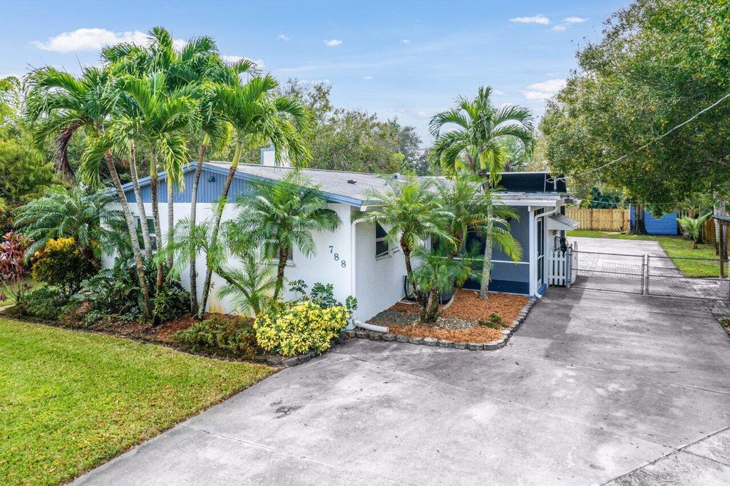 Photo of 788 SW 28th Street, Palm City, FL 34990 (MLS # R10941491)