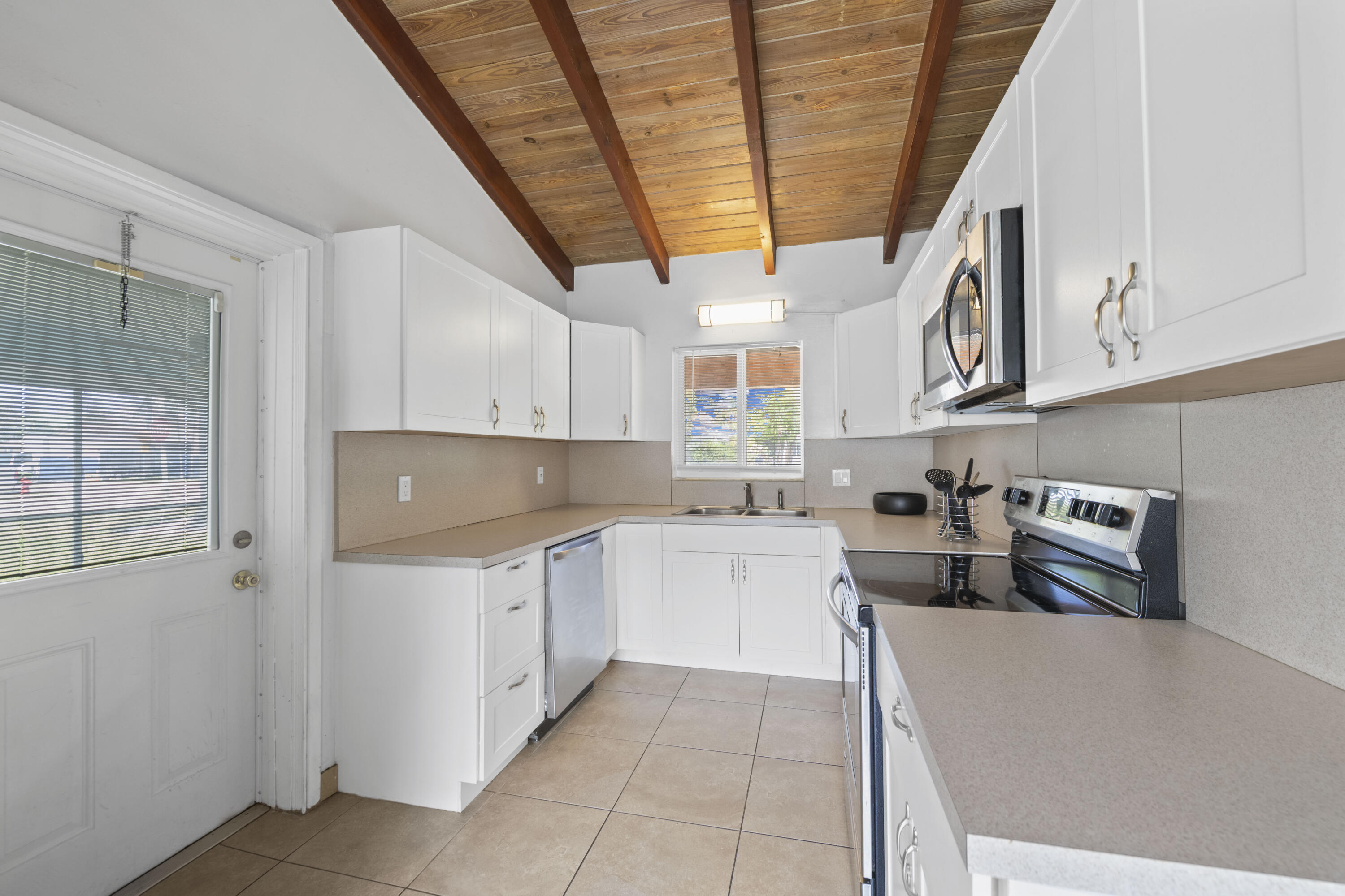 SILVER SHORES SEC OF LAUDERDALE - Residential Lease