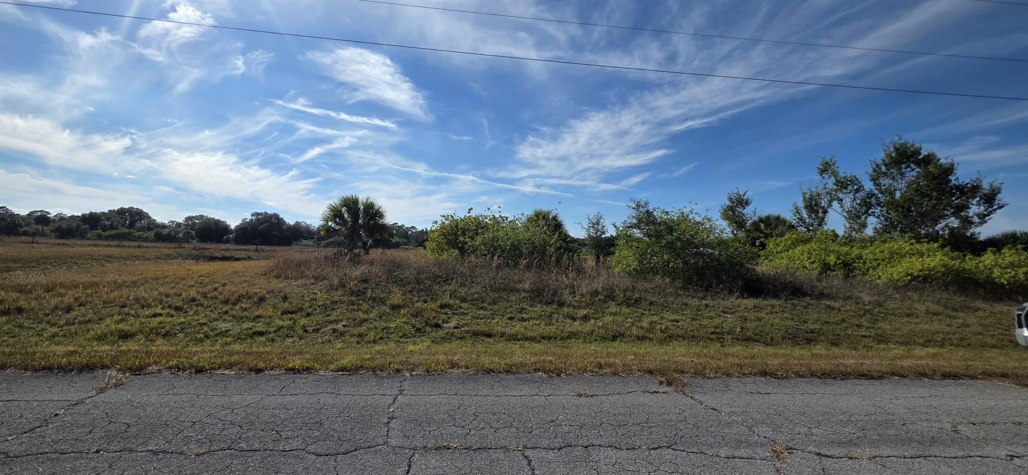 Port La Belle - Land