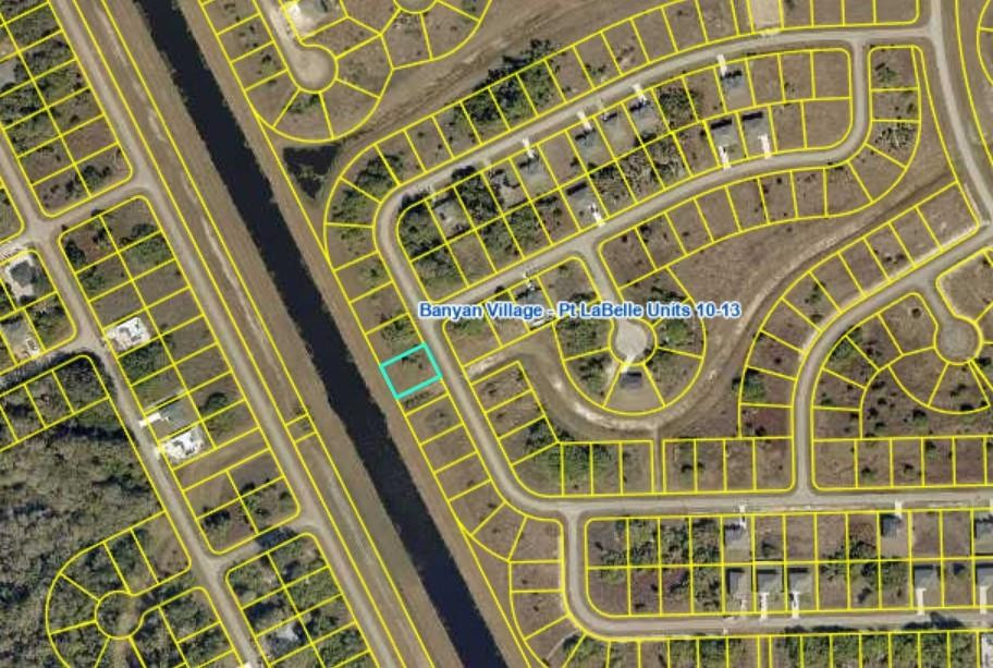 Port La Belle - Land