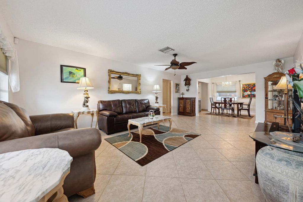Photo of 1800 SW 13th Avenue, Boynton Beach, FL 33426 (MLS # R10925887)