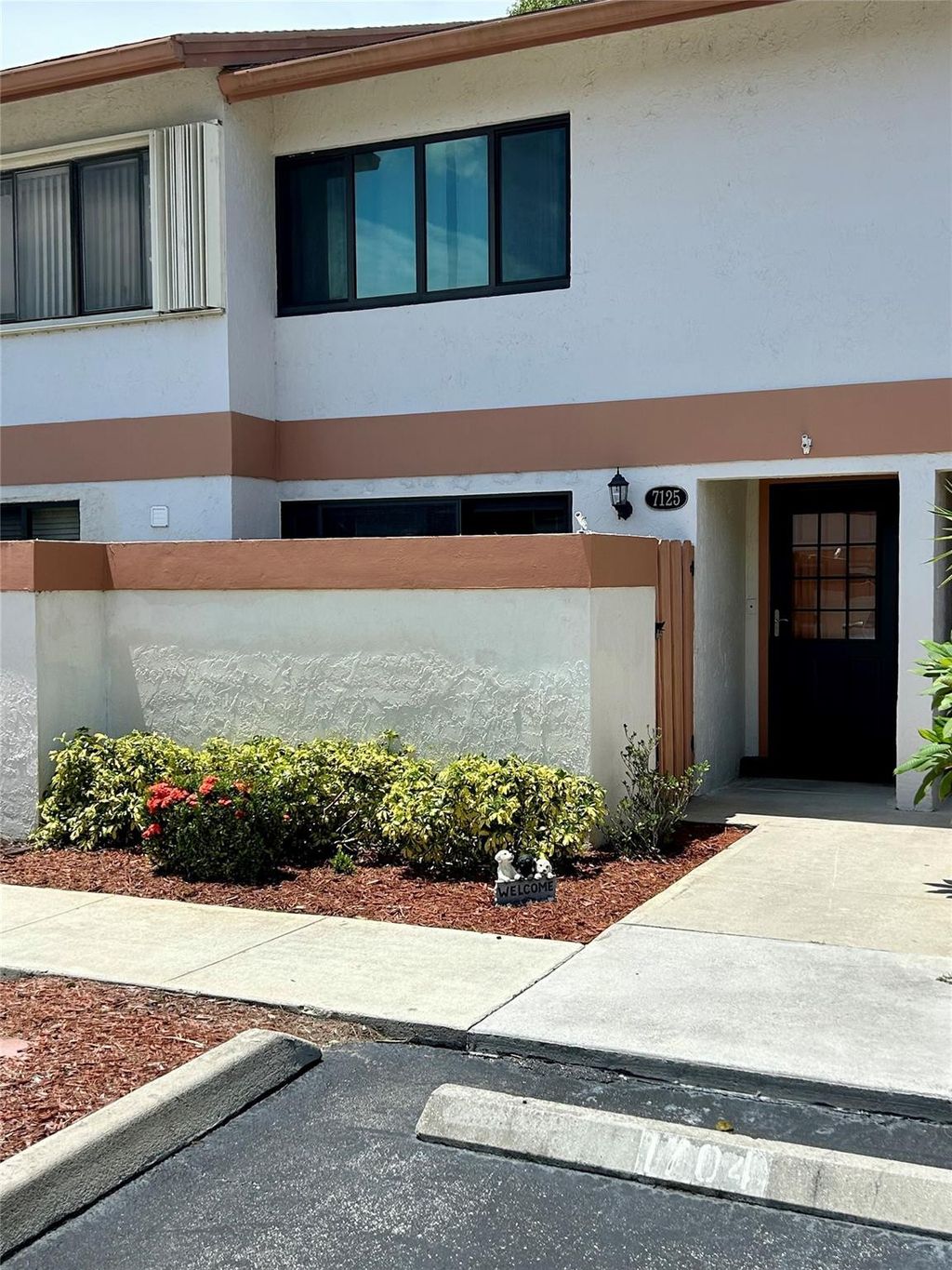 Photo of 7125 SW 42nd Place, Davie, FL 33314 (MLS # F10513492)
