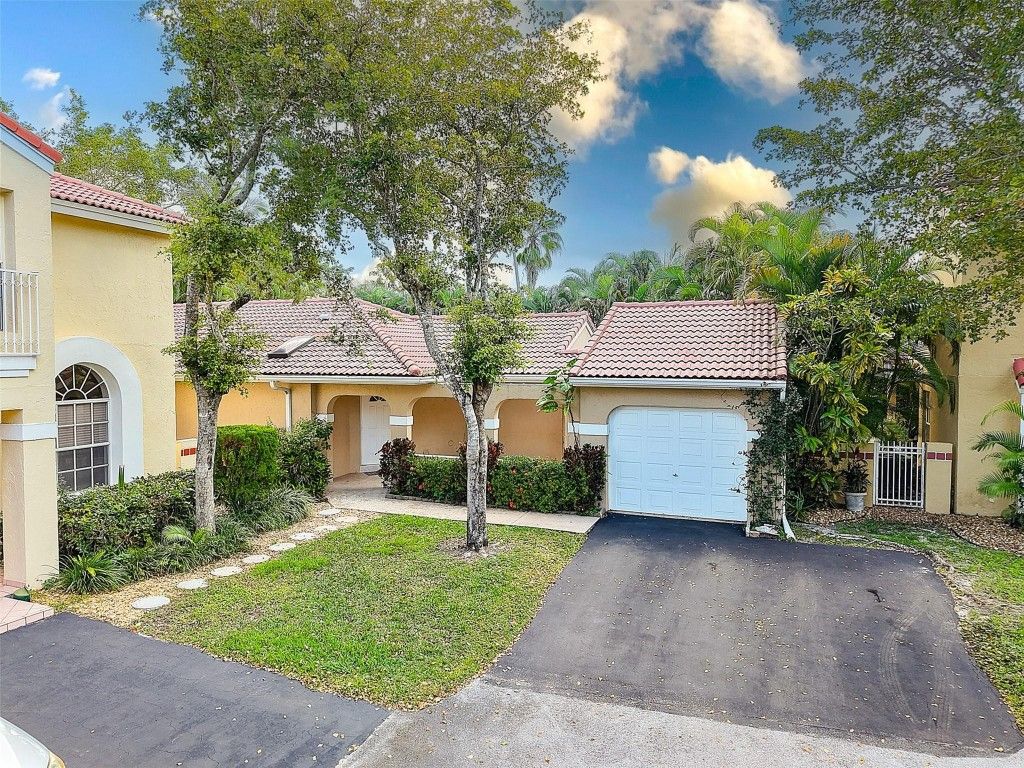 Photo of 1427 Seagrape Circle, Weston, FL 33326 (MLS # F10545701)