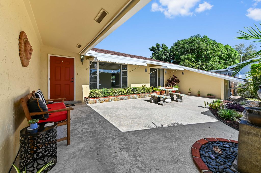 Photo of 2809 Donald Road, Lake Worth, FL 33461 (MLS # R11134759)