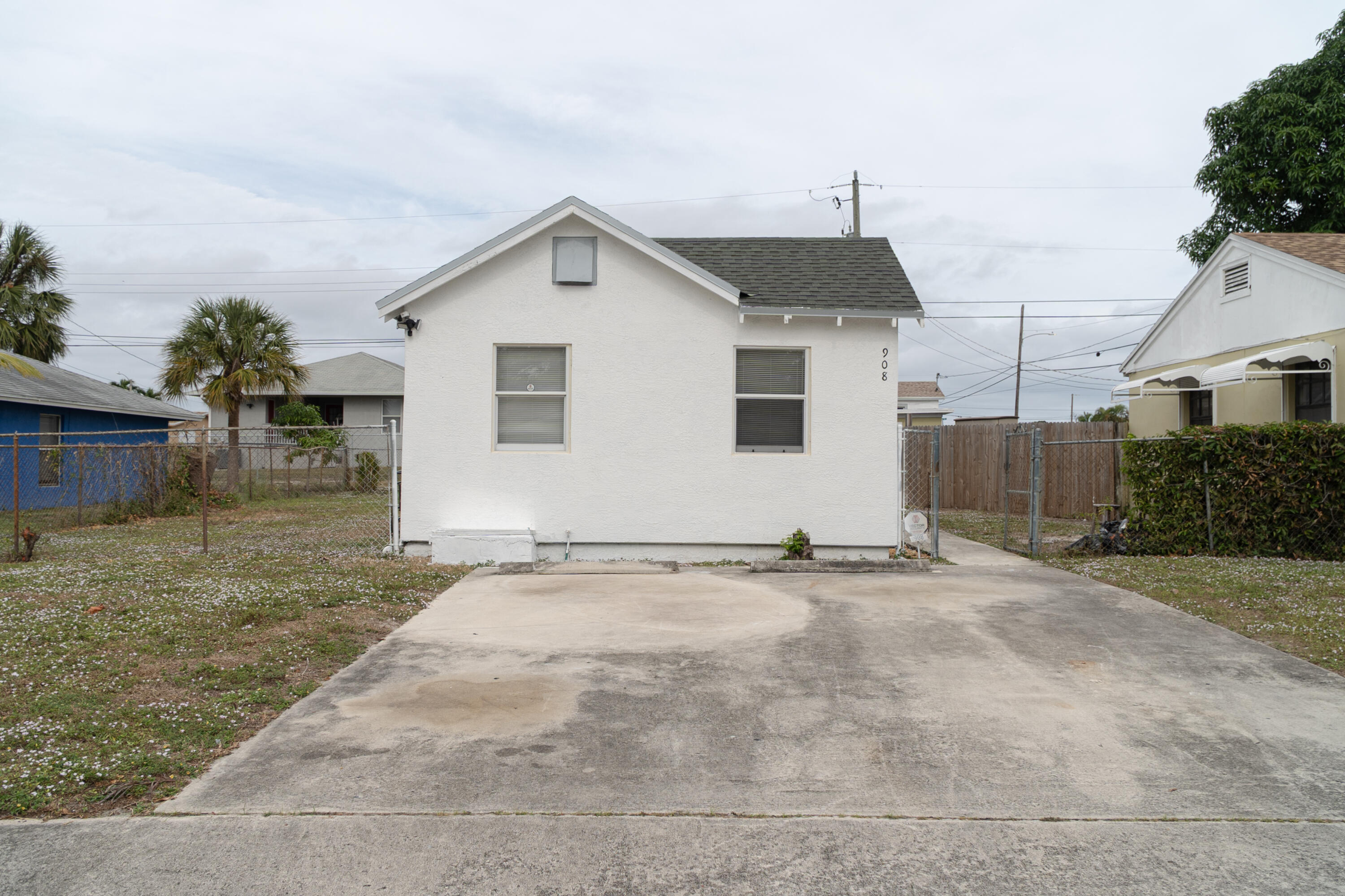 908 W 5th Street