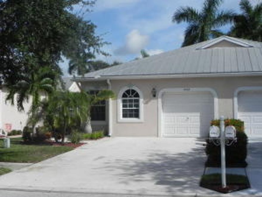 Absolutely pristine.. Beautifully decorated 2 bedroom 2 bath villa with many upgraded features throughout the entire home.  High vaulted ceilings in living and dining room. All new appliances, split floor plan, spacious covered patio with grill. Clubhouse offers, fitness center, pool. Gated and well maintained. Minutes to all the great restaurants Wellington has to offer and less than 10 min. to PBIEC, IPC and Global dressage. A win-win.