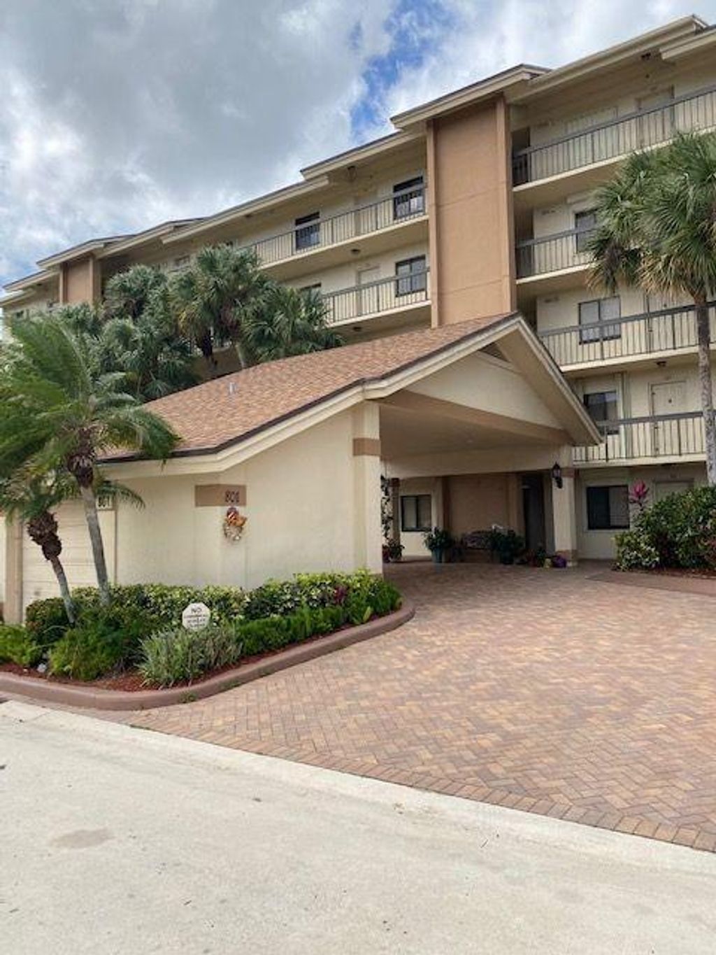 Photo of 801 Seafarer Cir #304, Jupiter, FL 33477 (MLS # R10974587)