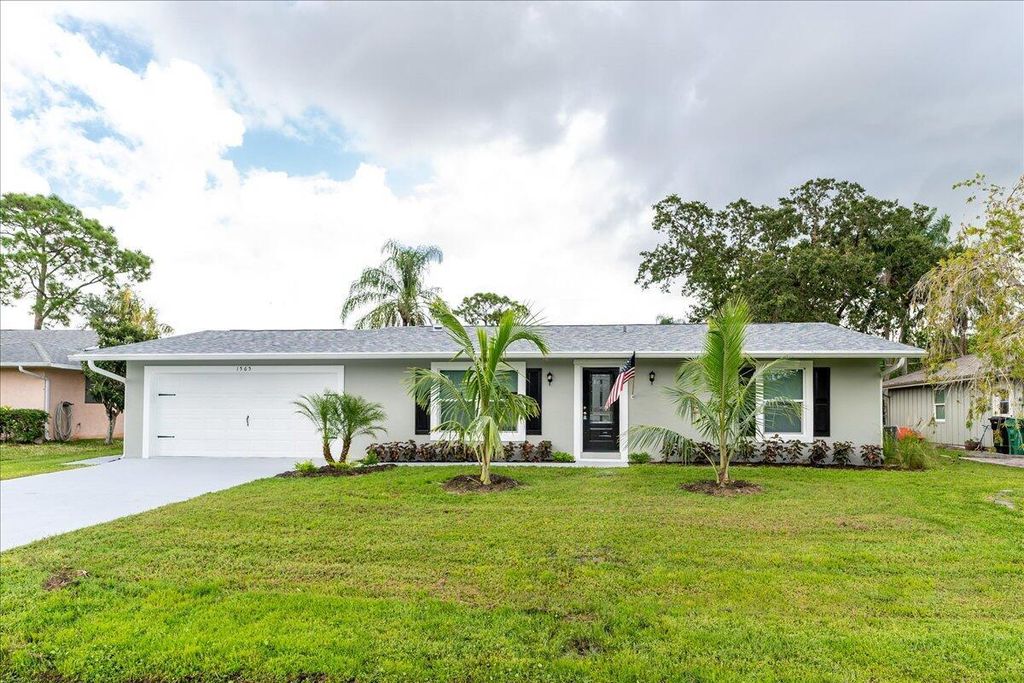 Photo of 1565 SE Cambridge Drive, Port St Lucie, FL 34952 (MLS # R10912651)