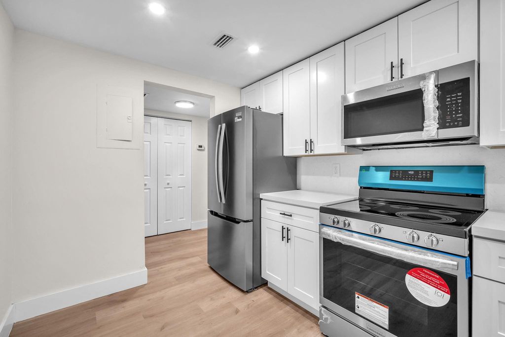 Photo of 3900 N Hills Drive #414, Hollywood, FL 33021 (MLS # F10554329)