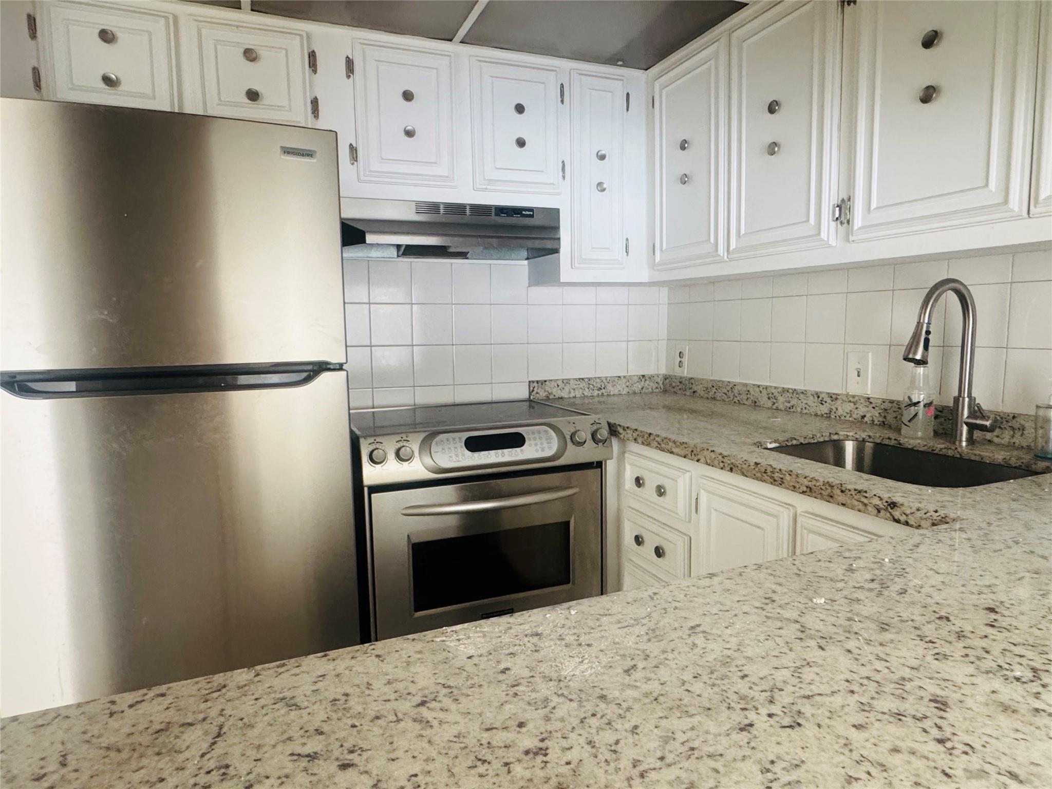 Stunning 1/1 in Fenced Community. Unit is updated and ready to move-in. Tile floors, granite countertops. Ground floor with screened balcony. Hurry this Unit Won't last!