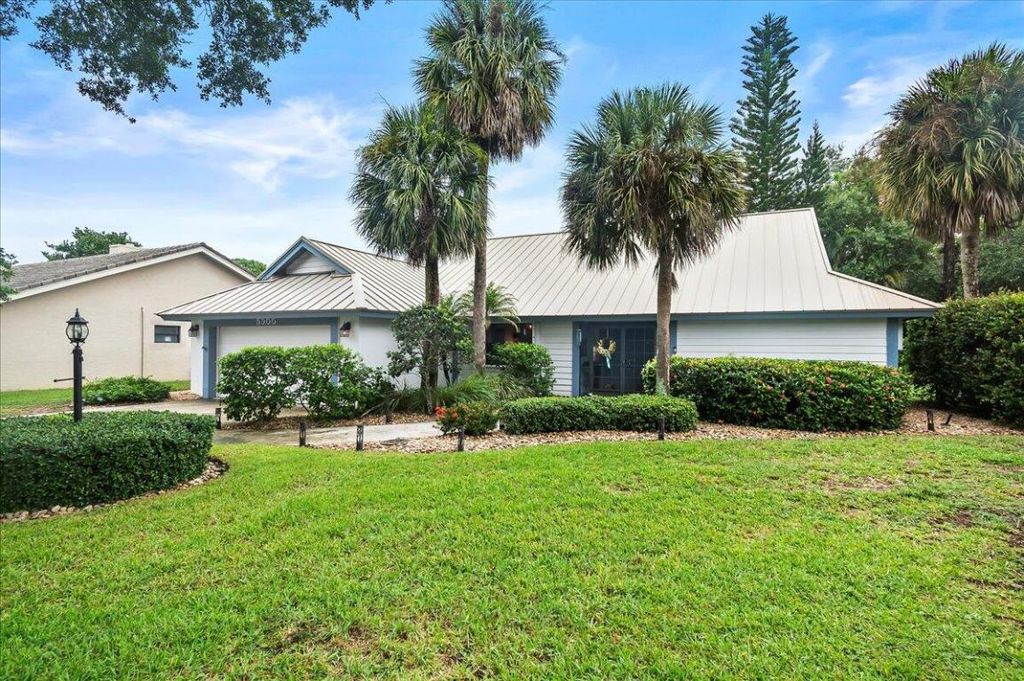 Photo of 5900 Stonewood Court, Jupiter, FL 33458 (MLS # R11131759)